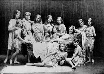 Isadora Duncan and her pupils from the Grunewald School.