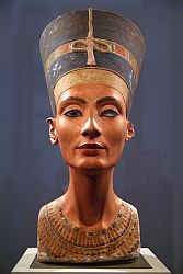 Nefertiti bust in Neues Museum, Berlin.