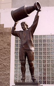 Wayne Gretzky Statue